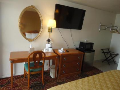 Americas Best Value Inn Santa Rosa - image 7