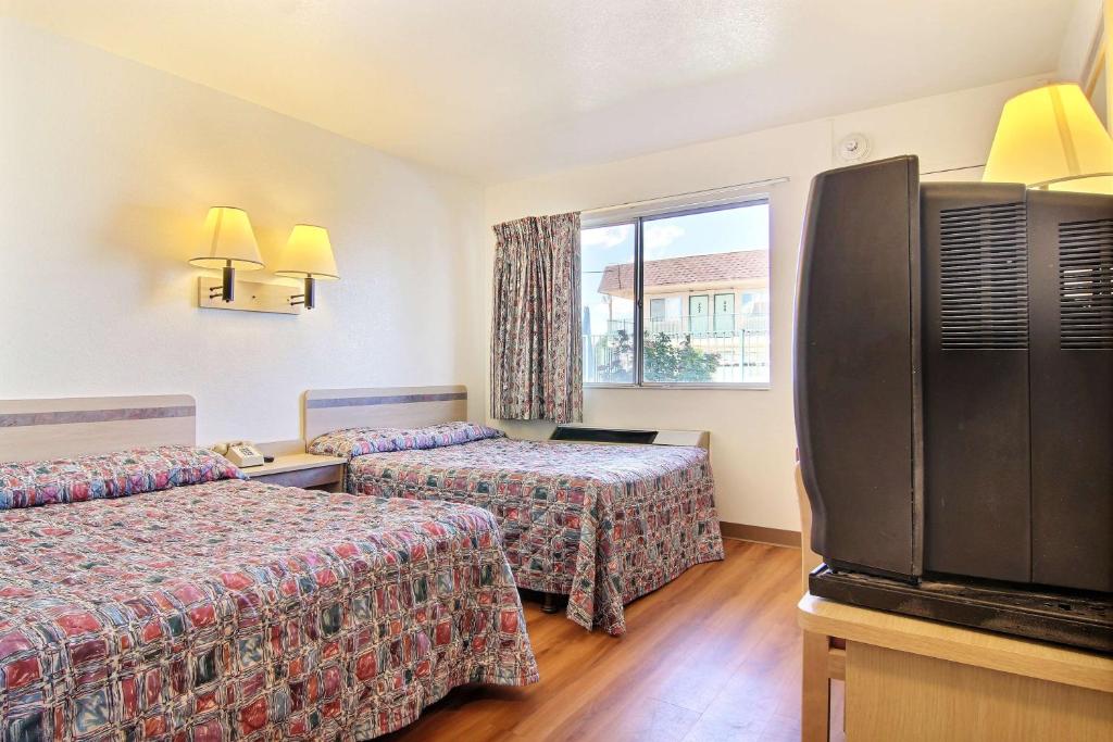 Motel 6-Santa Rosa NM - image 4