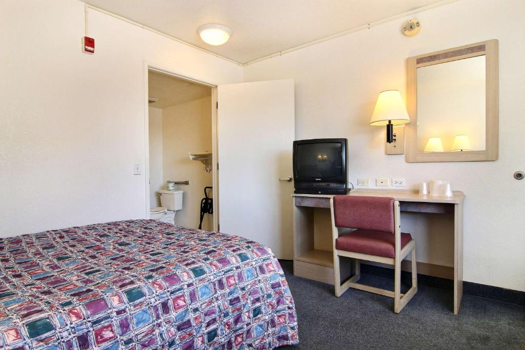 Motel 6-Santa Rosa NM - image 5