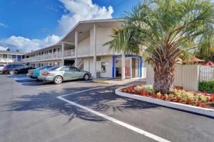 Motel 6-Santa Rosa CA - South - image 1