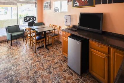 Route 66 Inn - image 14