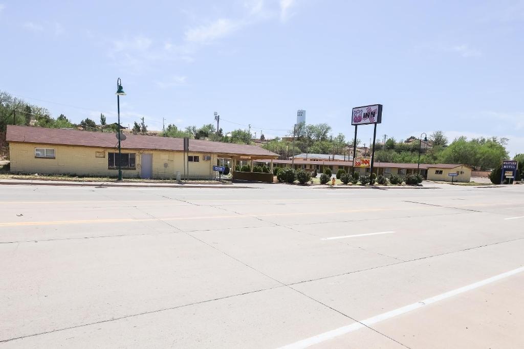 Route 66 Inn - image 6