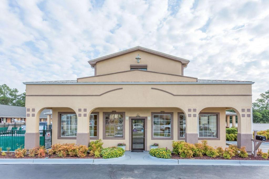 Super 8 by Wyndham Santee - main image