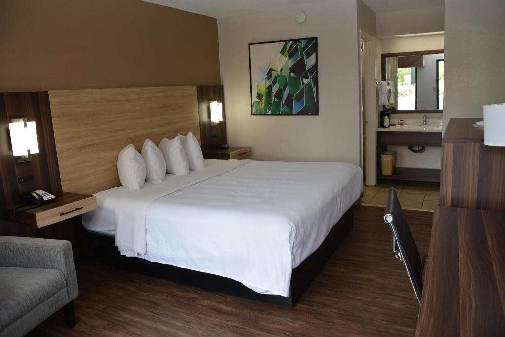 Baymont by Wyndham Santee - image 5