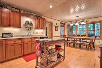 Family-Friendly Mtn Cabin by Waterfalls and Hiking! - image 10