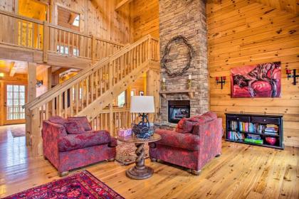 Luxury Cabin with Deck Less than 5 miles to Sapphire Valley