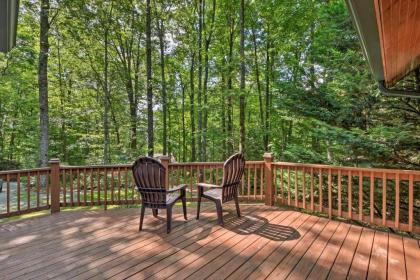 Large Log Cabin with Wraparound Deck 5 Mi to Skiing - image 5