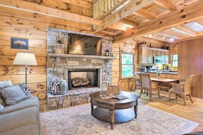 Cozy Retreat with Deck and Sapphire Resort Access Sapphire North Carolina