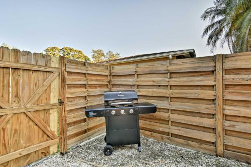 House 3 miles to Siesta Key - Walk to Gulf Gate! - main image