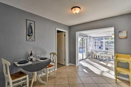 House 3 miles to Siesta Key - Walk to Gulf Gate! - image 2