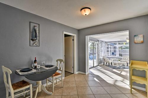 House 3 miles to Siesta Key - Walk to Gulf Gate! - image 2