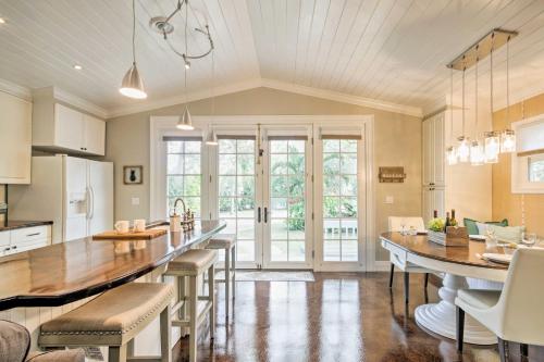 Chic Sarasota Cottage - Mins to Beach and Downtown! - image 2