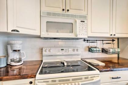 Chic Sarasota Cottage - Mins to Beach and Downtown! - image 4