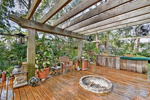 Sarasota Bungalow with Pergola Garden and Waterfalls! - image 4