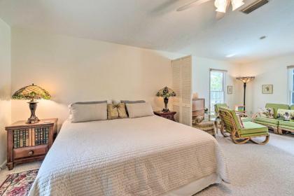 Charming Sarasota Studio with Pool Near Siesta Beach! - image 16