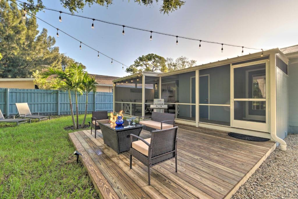 Contemporary Cottage with Sunroom and Fire Pit! - main image