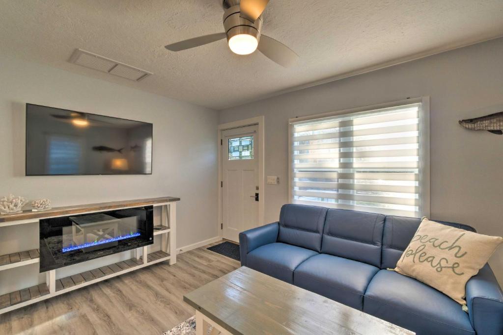 Contemporary Cottage with Sunroom and Fire Pit! - image 2