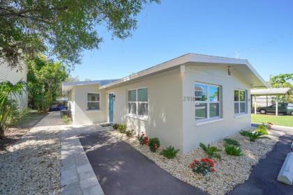 Casita Zoe All NEW modern Less than 3 miles to the Beach