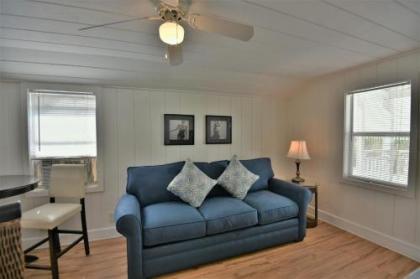 Charming Beach Cottage Steps to Siesta Beach and Village Shops and Restaurants - image 3