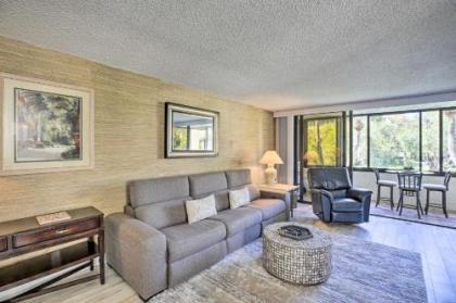 Sunny Siesta Key Condo with Beach Access and Pool - image 3