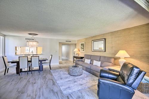 Sunny Siesta Key Condo with Beach Access and Pool - image 4