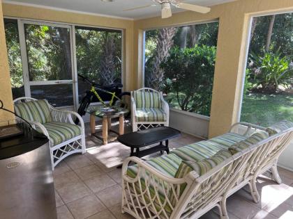 Cottage 1 king BR 1BA full kitchen Minutes to beach and downtown - image 12