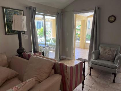 Cottage 1 king BR 1BA full kitchen Minutes to beach and downtown - image 17