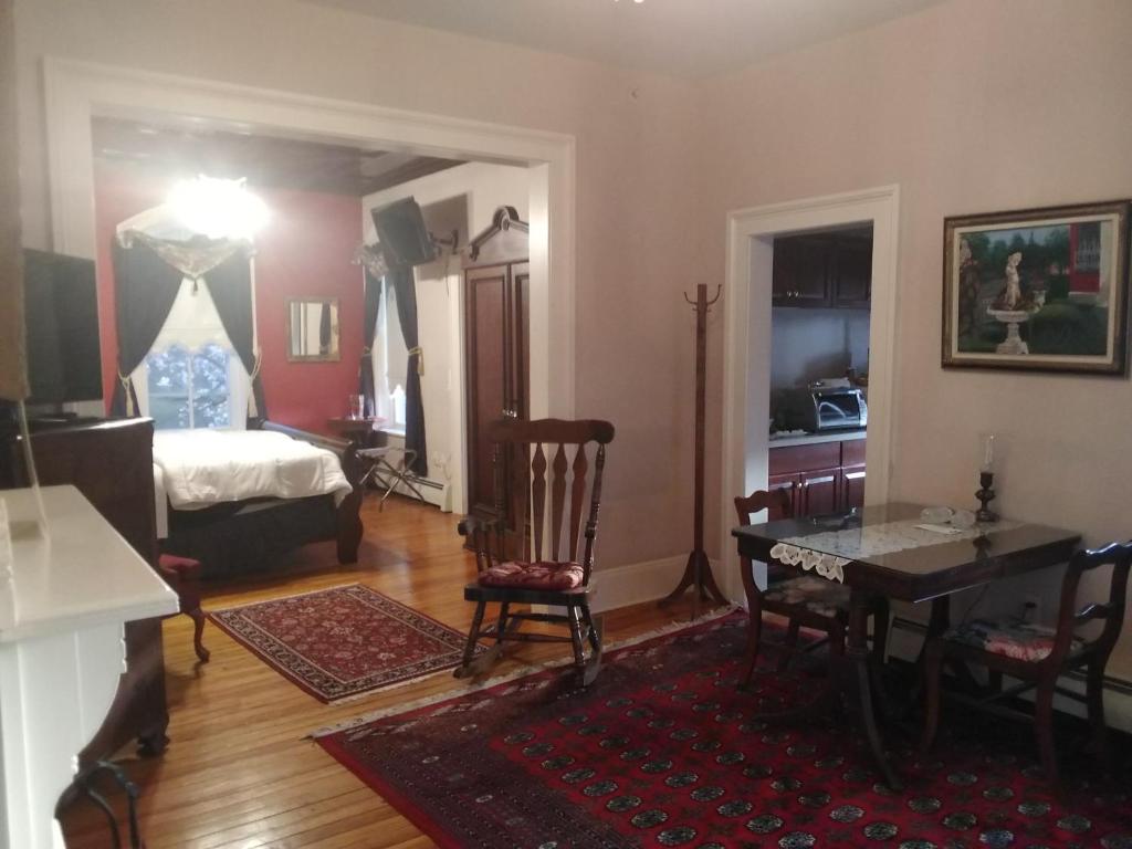 Stay Saratoga - main image