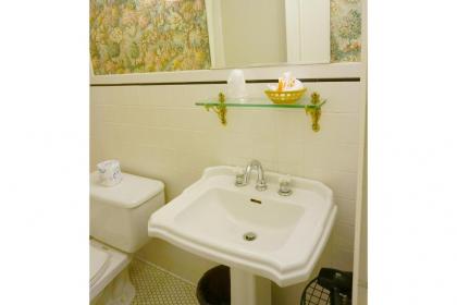 Stay Saratoga - image 15