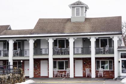 Stay Saratoga - image 4