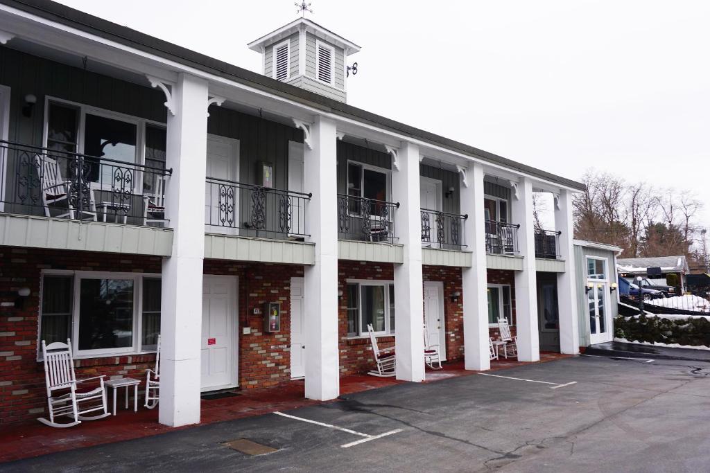 Stay Saratoga - image 7