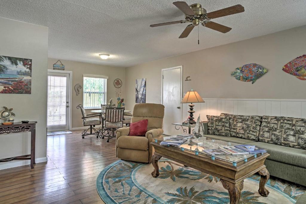 Satellite Beach Sunshine House - 5 Min to Cocoa! - image 3