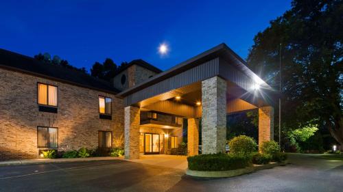 Best Western Plaza Hotel Saugatuck - image 2