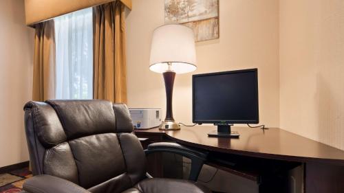 Best Western Plaza Hotel Saugatuck - image 4