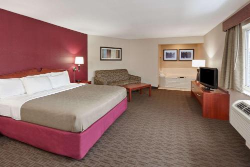 AmericInn by Wyndham Douglas/Saugatuck - image 3