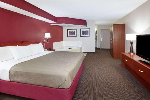 AmericInn by Wyndham Douglas/Saugatuck - image 4