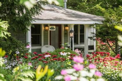 Hidden Garden Cottages & Suites - image 2