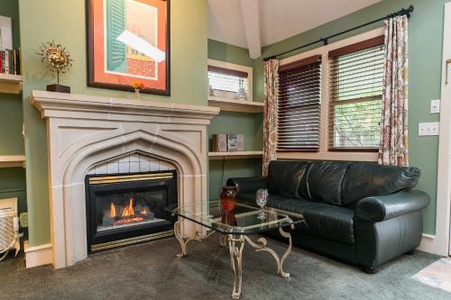 Hidden Garden Cottages & Suites - image 3