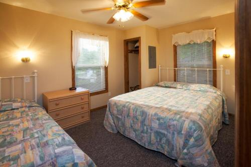 Goshorn Lake Cottage #1 - image 3