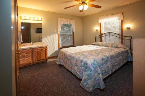 Goshorn Lake Cottage #1 - image 5