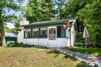 Goshorn Lake Cottages