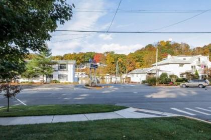 Water Street Retreat - image 2