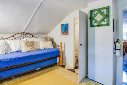 Cozy Hideaway - image 2