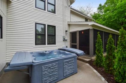 Saugatuck Farmhouse - image 4