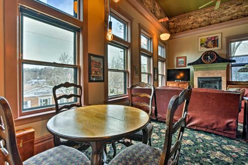 Historic Downtown Saugatuck Loft Apartment! - image 3