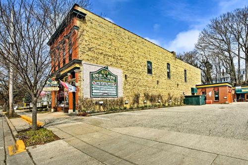Historic Downtown Saugatuck Loft Apartment! - image 4