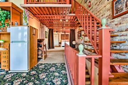 Historic Downtown Saugatuck Loft Apartment! - image 5