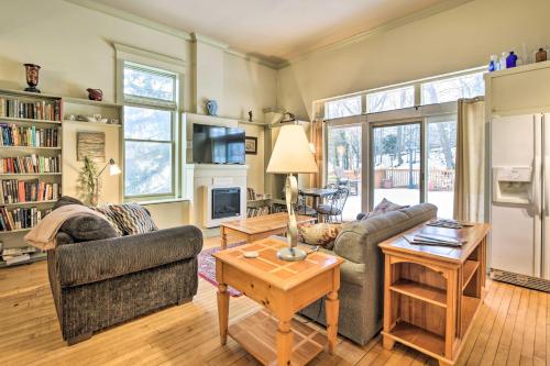 Charming Saugatuck Condo with Private Deck and Grill! - main image