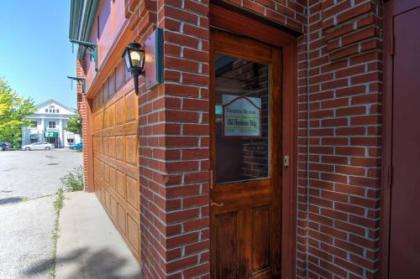 Charming Saugatuck Condo with Private Deck and Grill! - image 5