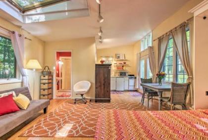 Quiet Saugatuck Studio with Patio   Walk to Dtwn Saugatuck